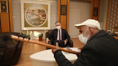 Rıdvan amca yeni sazına kavuştu