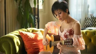 Ünlü şarkıcıdan şoke eden itiraf: Zorla öpmeye çalıştı…