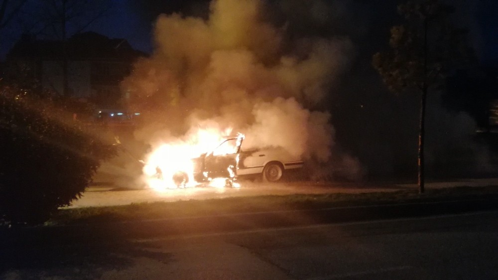 Bursa’da seyir halindeki otomobil alev alev yandı