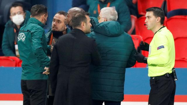 UEFA, ırkçı söylemler gerekçesiyle tatil edilen PSG-Medipol Başakşehir maçının Rumen