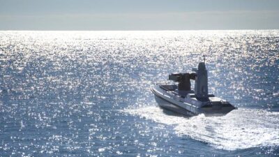 Türkiye’nin ilk silahlı deniz aracı suya indirildi