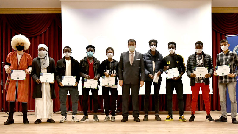 Uluslararası öğrencilere Başkan Dündar’dan sertifika