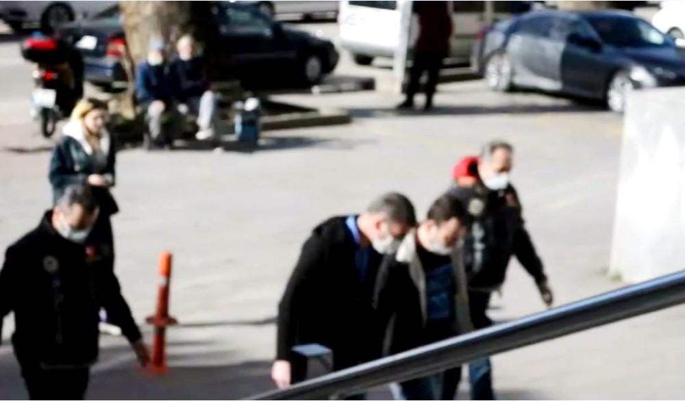 Bursa’da uyuşturucu operasyonu! Kıskıvrak yakalandılar