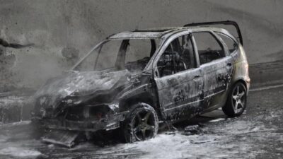 Tünelde otomobil yandı