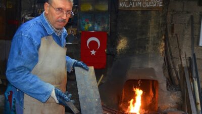 Bursa’da yarım asırdır demir dövüyor