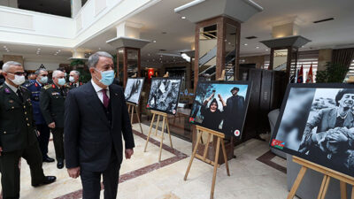 Bakan Akar, Hocalı katliamı kurbanlarını andı