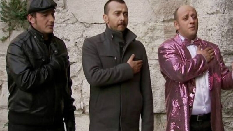 TRT 1 ekranlarından 3 sezon boyunca yayınlanan absürt komedi Leyla
