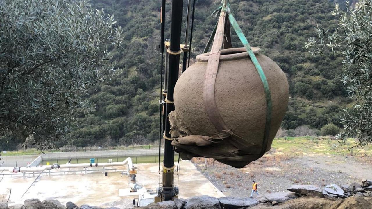 Kaçak kazıdan 1,5 metrelik tarihi küp çıktı