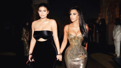 Kardeşlerden bikini şov