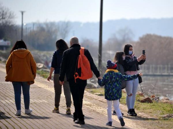 Yaren’i görmek için akın ettiler Bursa’da balıkçı Adem Yılmaz ile kurduğu dostlukla tanınan Yaren Leylek’