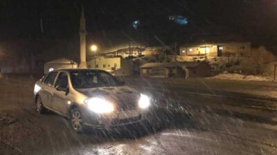 Meteoroloji uyarmıştı! Kar yağışı ve tipi etkisini artırdı