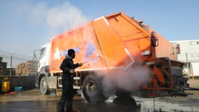 Önce şehri, sonra kendimizi temizliyoruz