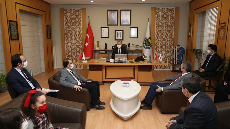 ‘İstiklal’ konulu resim yarışmasının ödülleri Başkan Taban’dan