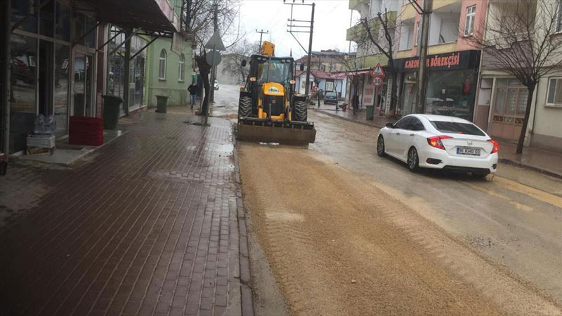 Yollarda onarım sürüyor Yollarda onarım sürüyor