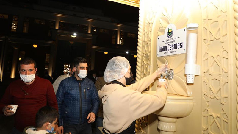 Süt ikramı geleneği Berat Kandili’nde de sürdü Süt ikramı geleneği Berat Kandili’nde de sürdü