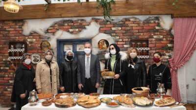 Ünlü fenomen İnegöl’ün lezzetlerinin tadına baktı