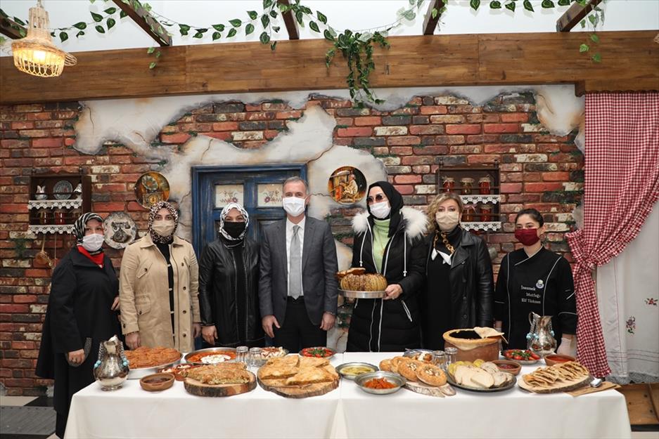 Ünlü fenomen İnegöl’ün lezzetlerinin tadına baktı Ünlü fenomen İnegöl’ün lezzetlerinin tadına baktı