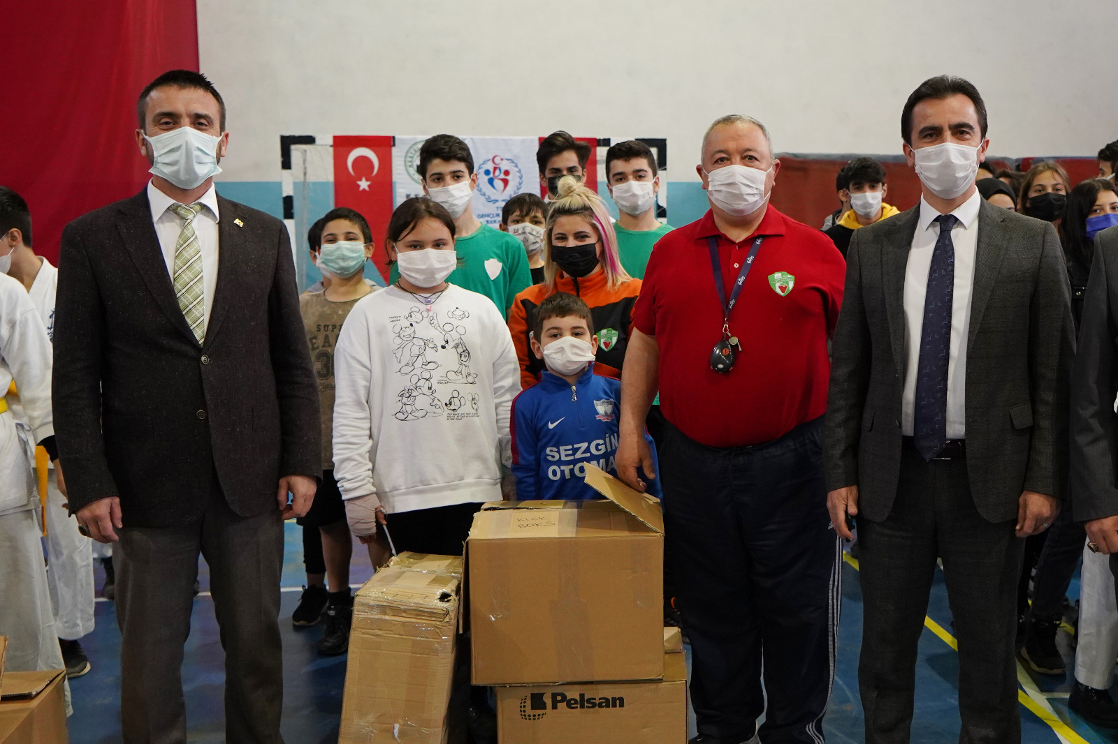 Kestel Belediyesi’nden amatör sporculara malzeme ve kıyafet desteği