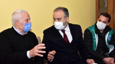 Gönüllülerden yaşlılara evinde ziyaret