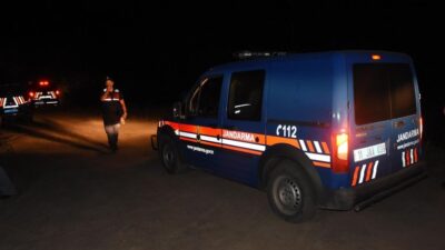 Uyuyan eşini, başına nacakla vurarak öldürdü