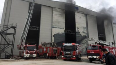 Gemi yapım atölyesinde yangın