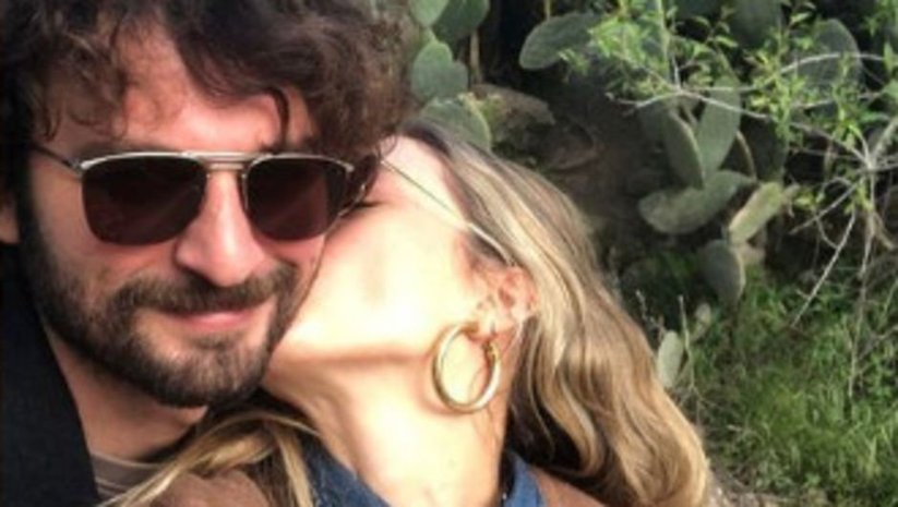 Ünlü oyuncuya aşk öpücüğü Ünlü oyuncuya aşk öpücüğü