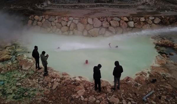 Bursa’da ormanda kaynayan suda şifa arıyorlar