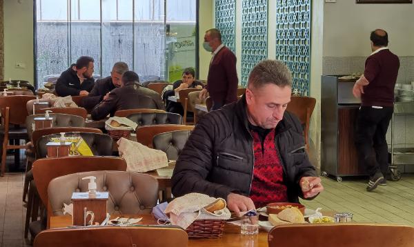 Bursa’da lokantalara giden vatandaşlar: ‘Kuru fasulyeyi özledik’ Bursa’da lokantalara giden vatandaşlar: ‘Kuru fasulyeyi özledik’