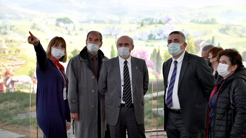 CHP Osmangazi’den Fetih Müzesi’ne ziyaret CHP Osmangazi’den Fetih Müzesi’ne ziyaret