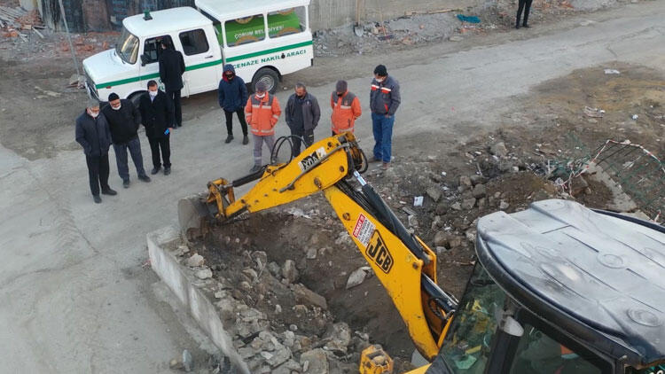 Dikkat çeken olay! Asırlık türbeler tek tek boş çıkıyor…