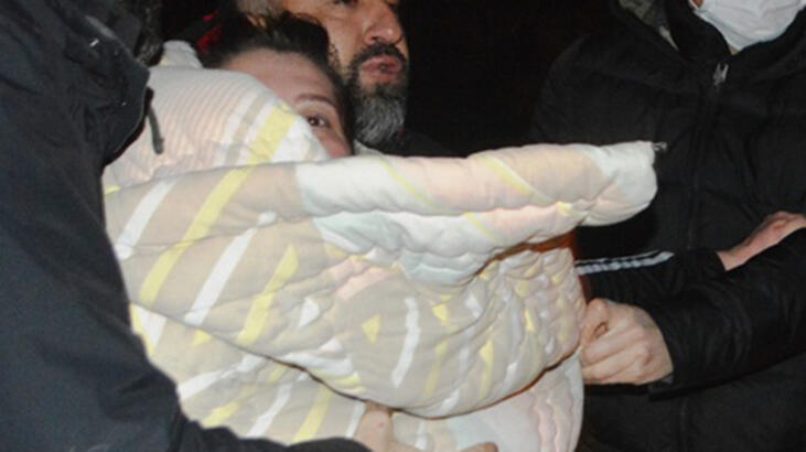 Soğuk deniz suyuna atlayan kadın, hipotermi riski nedeniyle hastaneye kaldırıldı