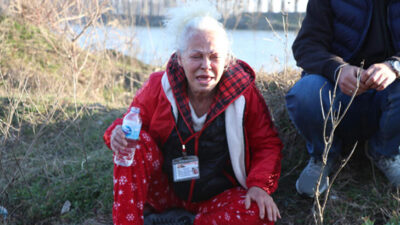 8 tane bulundu! Gözyaşlarını tutamadı