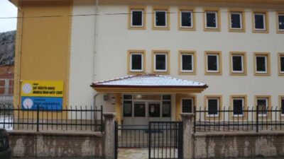 30 öğretmenin izole edildiği okulda eğitime 10 gün ara