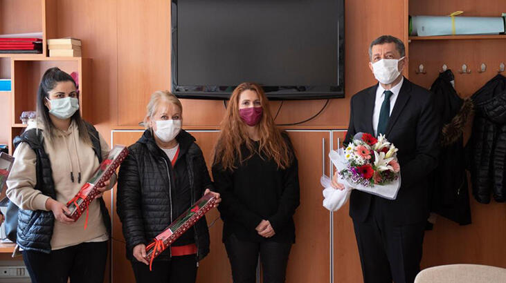 Milli Eğitim Bakanı Selçuk, kadın öğretmenlerle buluştu