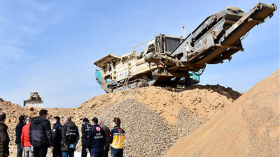 Feci ölüm: Taş kırma makinesine düştü