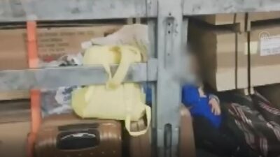 Yurt dışına kaçmaya çalışan FETÖ firarisi çift böyle yakalandı!