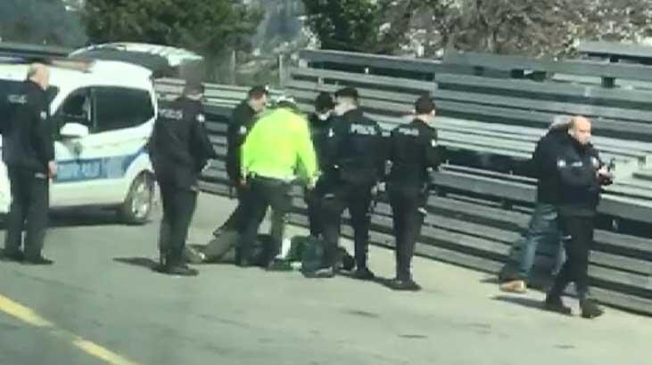 15 Temmuz Şehitler Köprüsü girişinde hareketli anlar! Bıçakla yürüdü