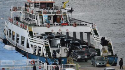 Feribot seferlerine fırtına engeli
