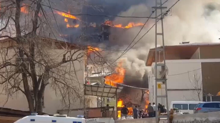 Artvin’de yangın: Alevler 30 eve sıçradı