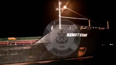 Bozcaada açıklarında kum yüklü gemi karaya oturdu