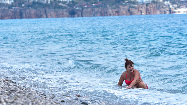 Fotoğraflar bugün çekildi! Karlı dağ karşısında… Fotoğraflar bugün çekildi! Karlı dağ karşısında…