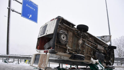 İşçi servisi devrildi: 11 yaralı