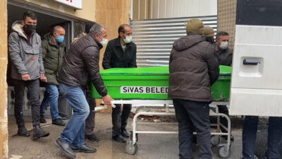 Korkunç olay! Babasını boğazından bıçaklayıp öldürdü