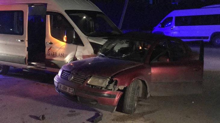 Bursa’da işçileri taşıyan servis aracı ile otomobil çarpıştı: 1 yaralı