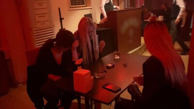 Pavyona çevrilen lokantada yine aynı manzara