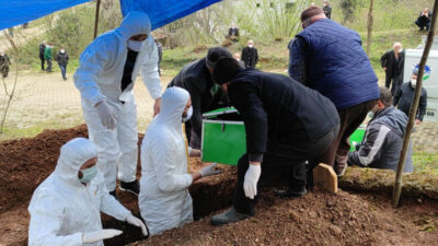 Aynı aileden 5 kişi koronavirüsten öldü!