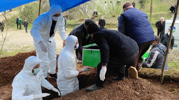 Aynı aileden 5 kişi koronavirüsten öldü!