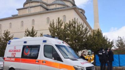 Cuma namazını kılmak için gittiği camide hayatını kaybetti