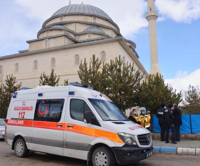 Cuma namazını kılmak için gittiği camide hayatını kaybetti