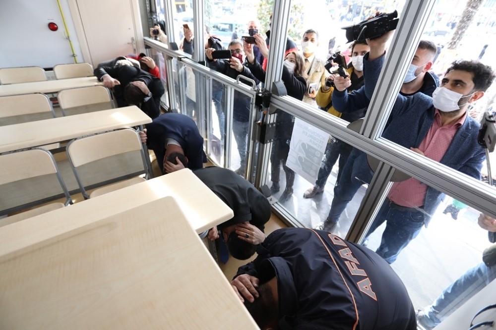 6,7 şiddetindeki Van depremi İnegöl’de canlandı 6,7 şiddetindeki Van depremi İnegöl’de canlandı